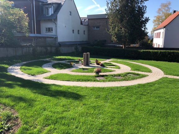 pflastersteine-frieda-naturblond-friedhoefe-eltersberg-3004