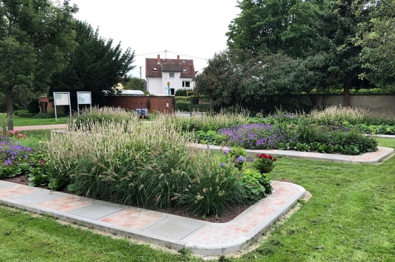 pflastersteine-frieda-wildfarben-friedhoefe-eltersberg-2614_hero