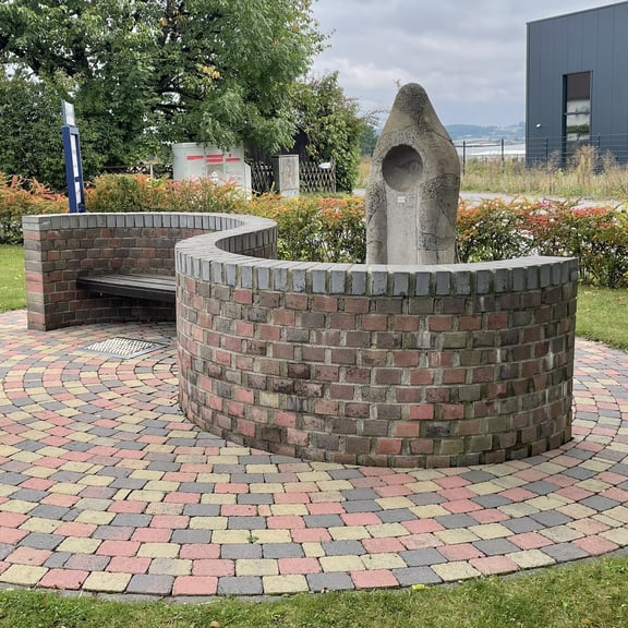 Backstein_Rustikal_S-Form-Bank-2