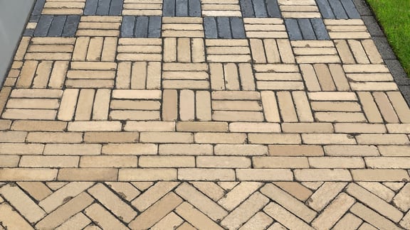 Backstein_Ginster_Anthrazit-gemischt2_web_hero_ret - v1.1